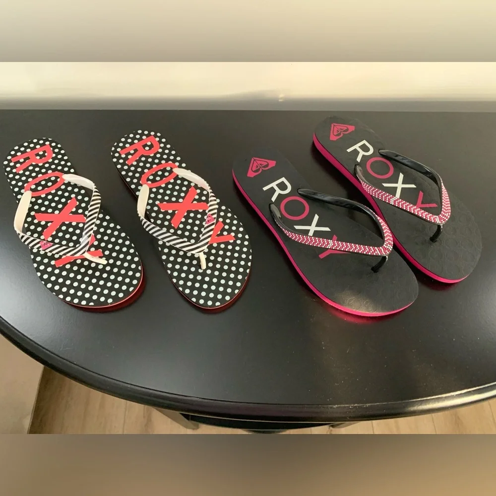 TWO PAIR size 8 brand new ROXY Flip Flops - Picture 1 of 5